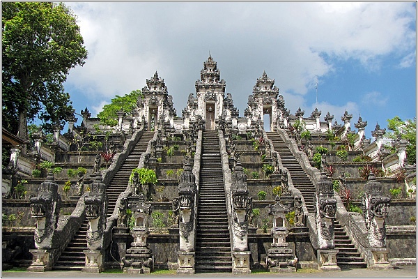 Достопримечательности Бали: Храмы Лемпуянг Лухур