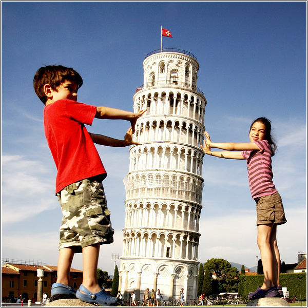 Падающая башня в итальянском городе Пиза