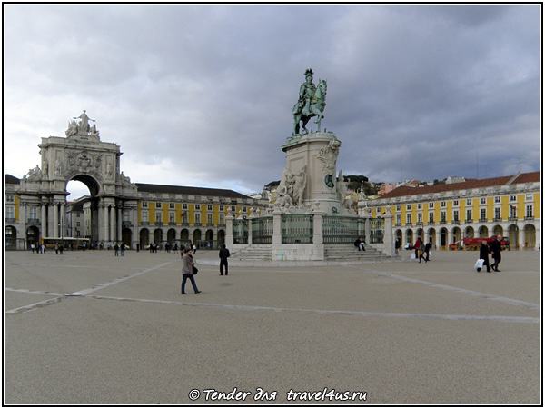 Лиссабонский Медный всадник у триумфальной арки
