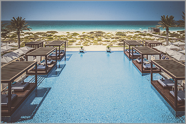 Лучшие пляжи Абу-Даби: Пляжный клуб Саадият