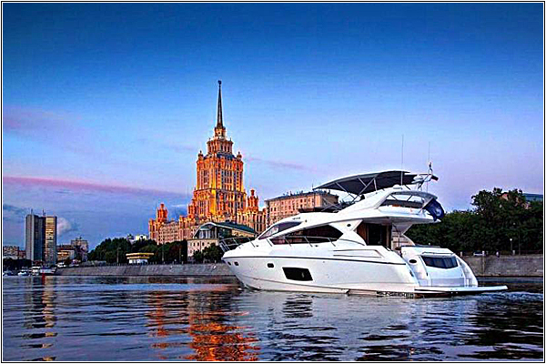 Водные прогулки на яхте в Москве