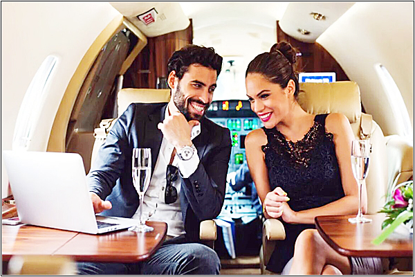 Пассажиры в бизнес-джете