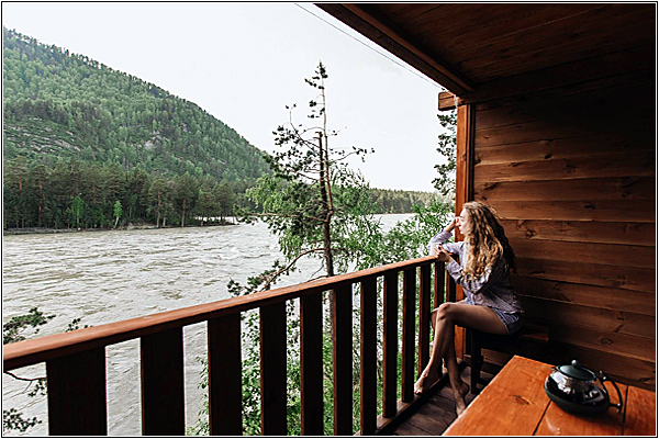 Базы отдыха Алтая на берегах Катуни — 5 форматов для разных гостей