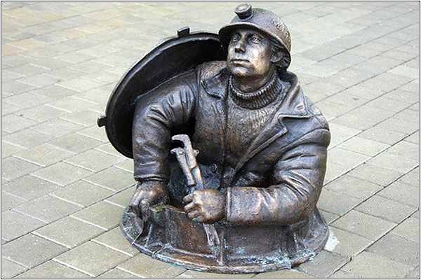 Памятники сантехникам и водопроводчикам: Близнецы в Москве (Россия)