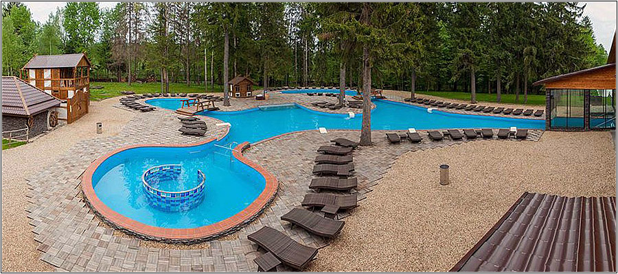 Бассейн у отеля Солнечный Park-Hotel & SPA