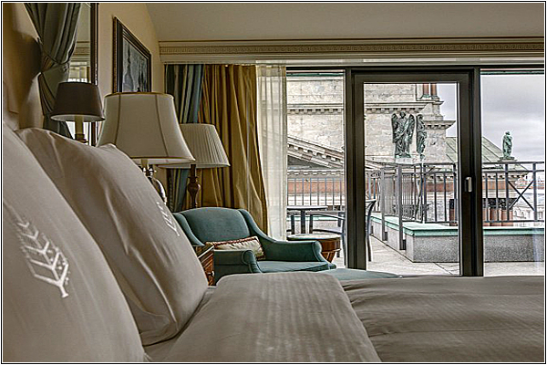 Номер в Four Seasons Lion Palace St. Petersburg