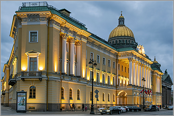 Дом со львами в Санкт-Петербурге