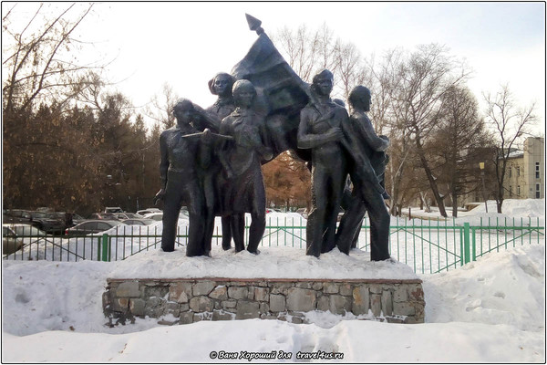 Памятник пионерам в Омске Памятник пионерам в Омске