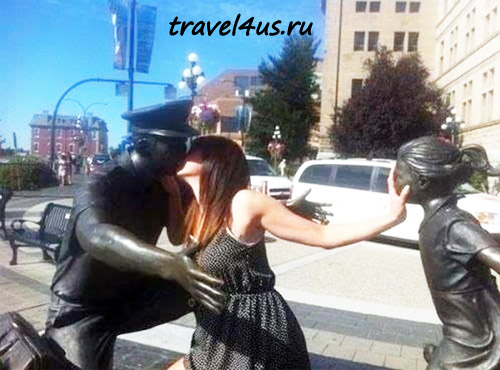 Поцелуй с памятником
